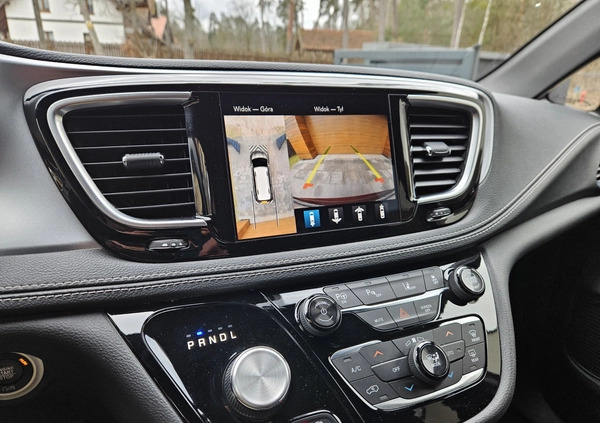 Chrysler Pacifica cena 149998 przebieg: 98000, rok produkcji 2019 z Janowiec Wielkopolski małe 191